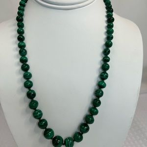 Necklace green graduated beats malachite 22inch.